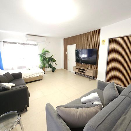 Barak Royal Suites 20 Garden Jacuzzi - ג'קוזי בחצר Eilat Exterior foto