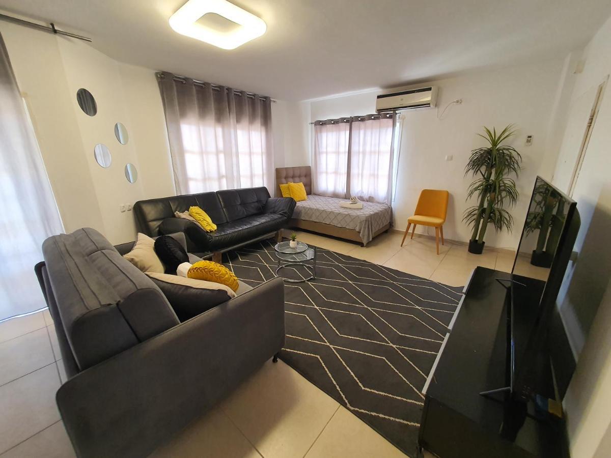 Barak Royal Suites 20 Garden Jacuzzi - ג'קוזי בחצר Eilat Exterior foto