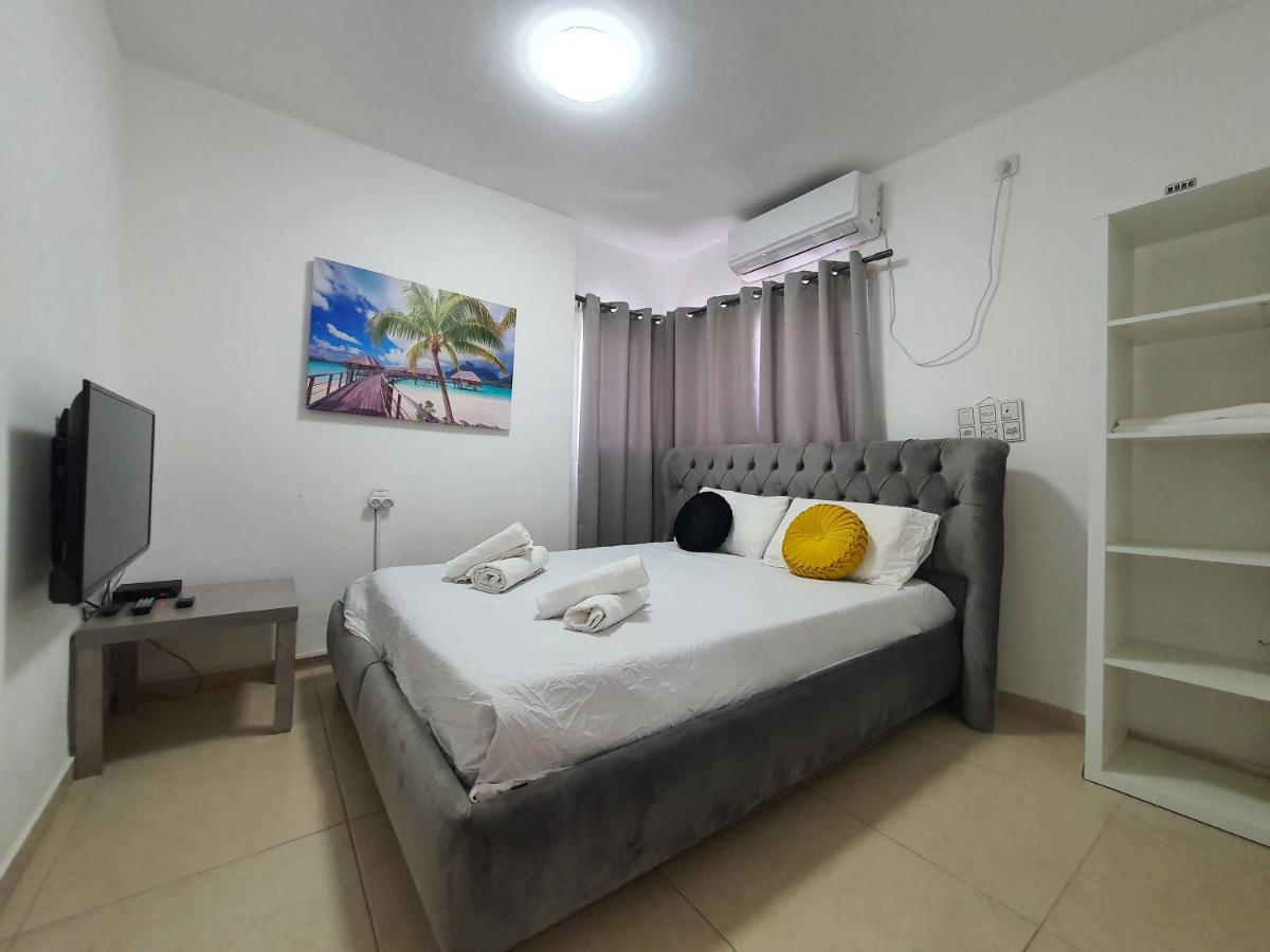 Barak Royal Suites 20 Garden Jacuzzi - ג'קוזי בחצר Eilat Exterior foto