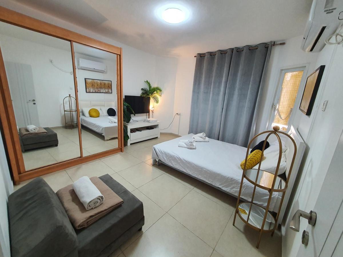 Barak Royal Suites 20 Garden Jacuzzi - ג'קוזי בחצר Eilat Exterior foto