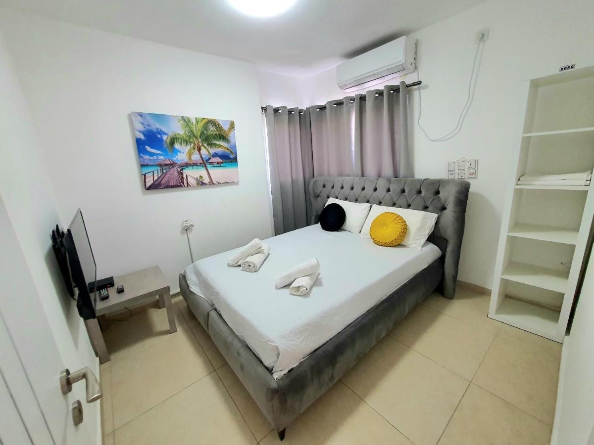 Barak Royal Suites 20 Garden Jacuzzi - ג'קוזי בחצר Eilat Exterior foto