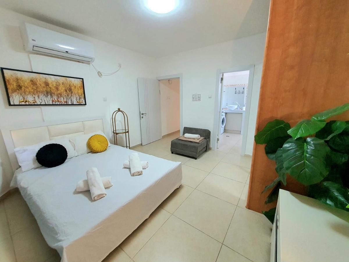 Barak Royal Suites 20 Garden Jacuzzi - ג'קוזי בחצר Eilat Exterior foto
